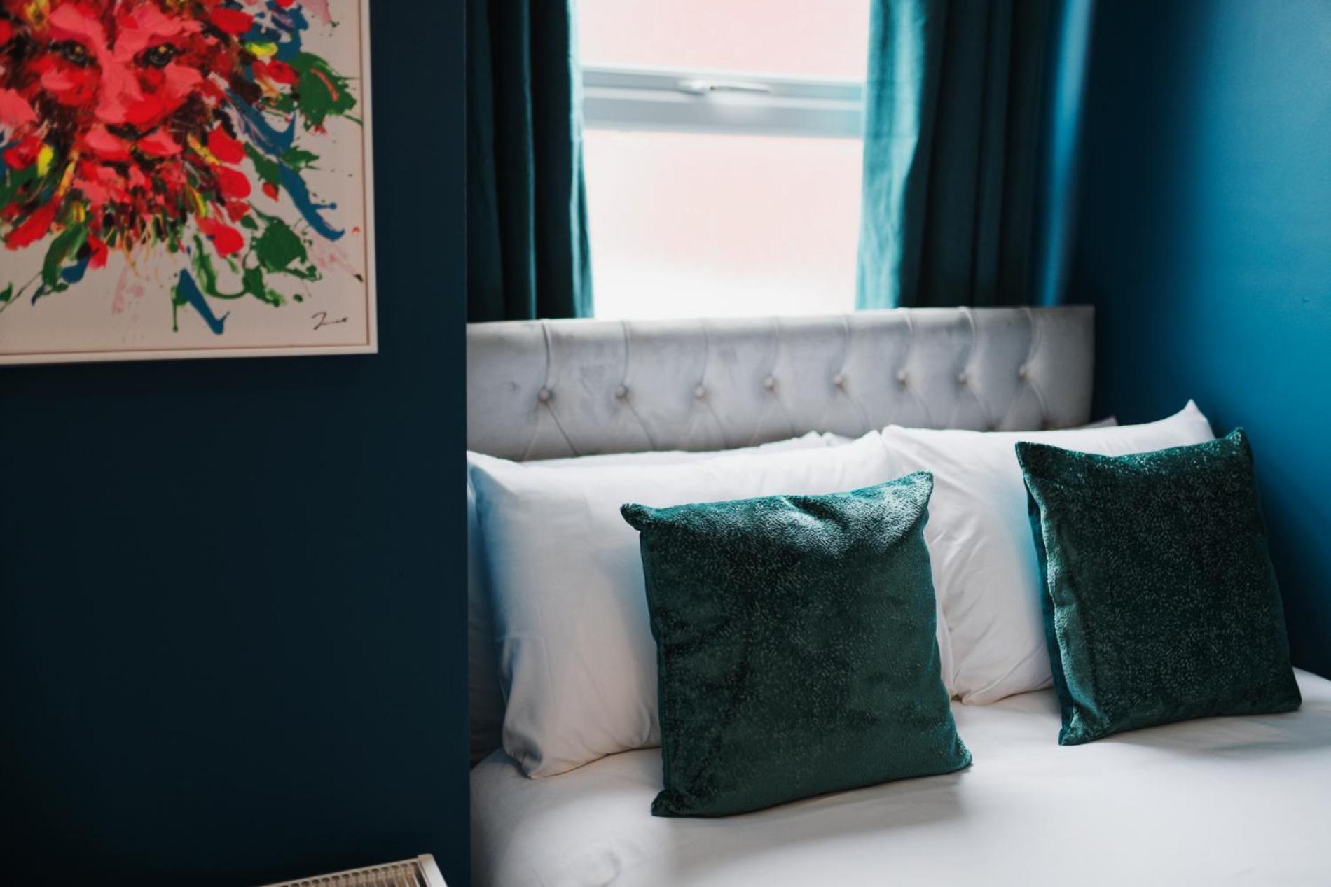 Lamara Deluxe Apartments, * Liverpool